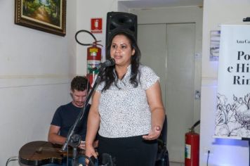 Escritora paraguaçuense lança livro “Poemas e Histórias Rimadas”