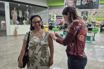 Vacinação Fora da Unidade: Secretaria de Saúde Realiza Ação em Supermercados para Ampliar Acesso
