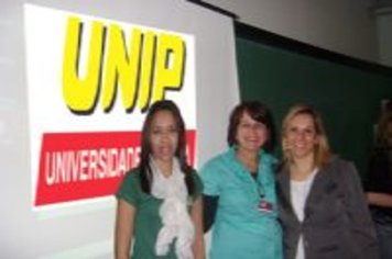 Coordenadora do CRAS Paraguaçu faz palestra na Unip