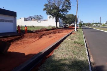 Empresa contratada inicia os trabalhos de pavimentação de trecho da Avenida Dr. Otacílio de Almeida Melo