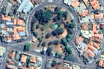 Ações de limpeza, poda e roçagem estão na Praça do Panambi