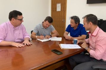 Prefeitura e APAE concretizam parceria para atendimento especializado a crianças com TEA em Paraguaçu