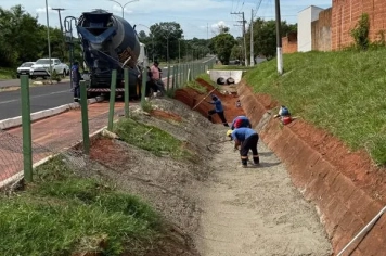 Ação rápida recupera canal de drenagem e fortalece segurança contra enchentes na Av. 7 de Setembro