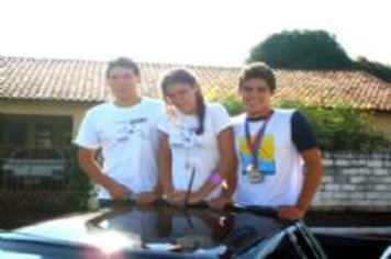 Prefeito recebe os campeões estaduais de natação