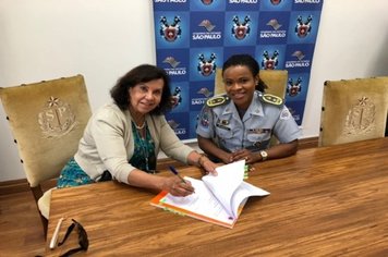 Prefeita Almira assina convênio para reconstrução da ponte da estrada do Barreirinho