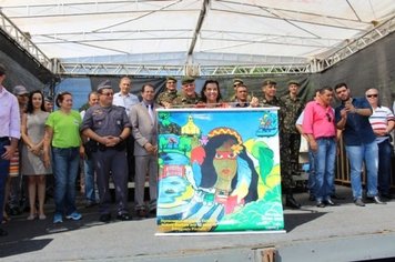 Mesmo sob forte calor, 12 de Março é comemorado com presença maciça da população