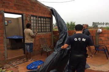 Defesa Civil, Obras e Assistência Social atendem famílias vítimas de forte chuva, em Paraguaçu Paulista