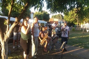 A Lyra Lyra Maestro Roque Soares de Almeira anima o pré-carnaval, na Feira da Lua