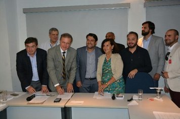 Prefeita Almira assina estatuto de consórcio para construção de aterro intermunicipal