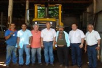 Paraguaçu recebe uma pá-carregadeira de R$ 350 mil