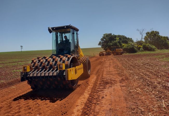 Prefeitura adquire máquina compactadora