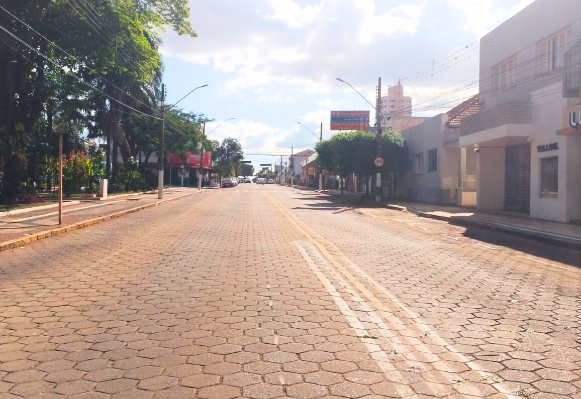 Av. Paraguaçu está de cara nova após a remoção de estruturas metálicas enferrujadas