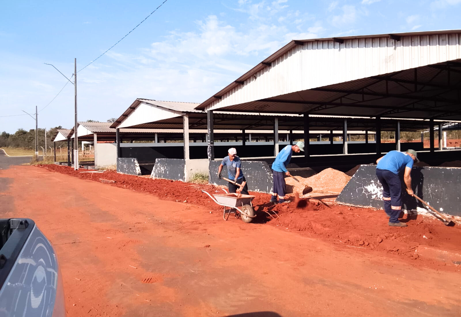 Prefeitura inicia obras de calçada no Pavilhão de Exposições no Centro de Convergência