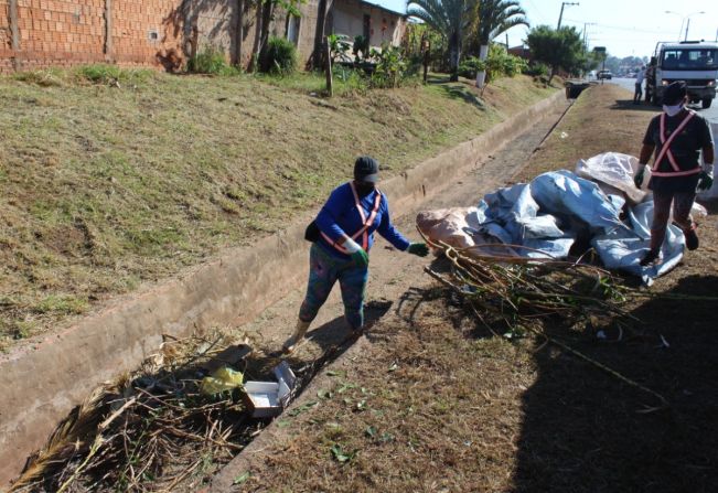 Prefeitura realiza desobstrução de bueiros e galerias 
