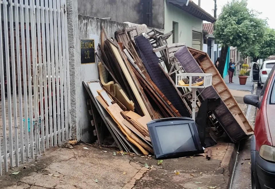 Campanha “Paraguaçu Contra a Dengue” segue retirando toneladas de materiais inservíveis dos bairros