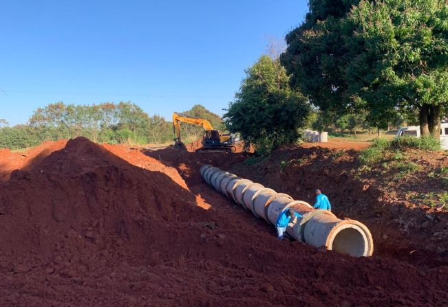 Prefeitura inicia instalação de sistema de drenagem na Rua Jerônimo Vieira, no Jardim Bela Vista