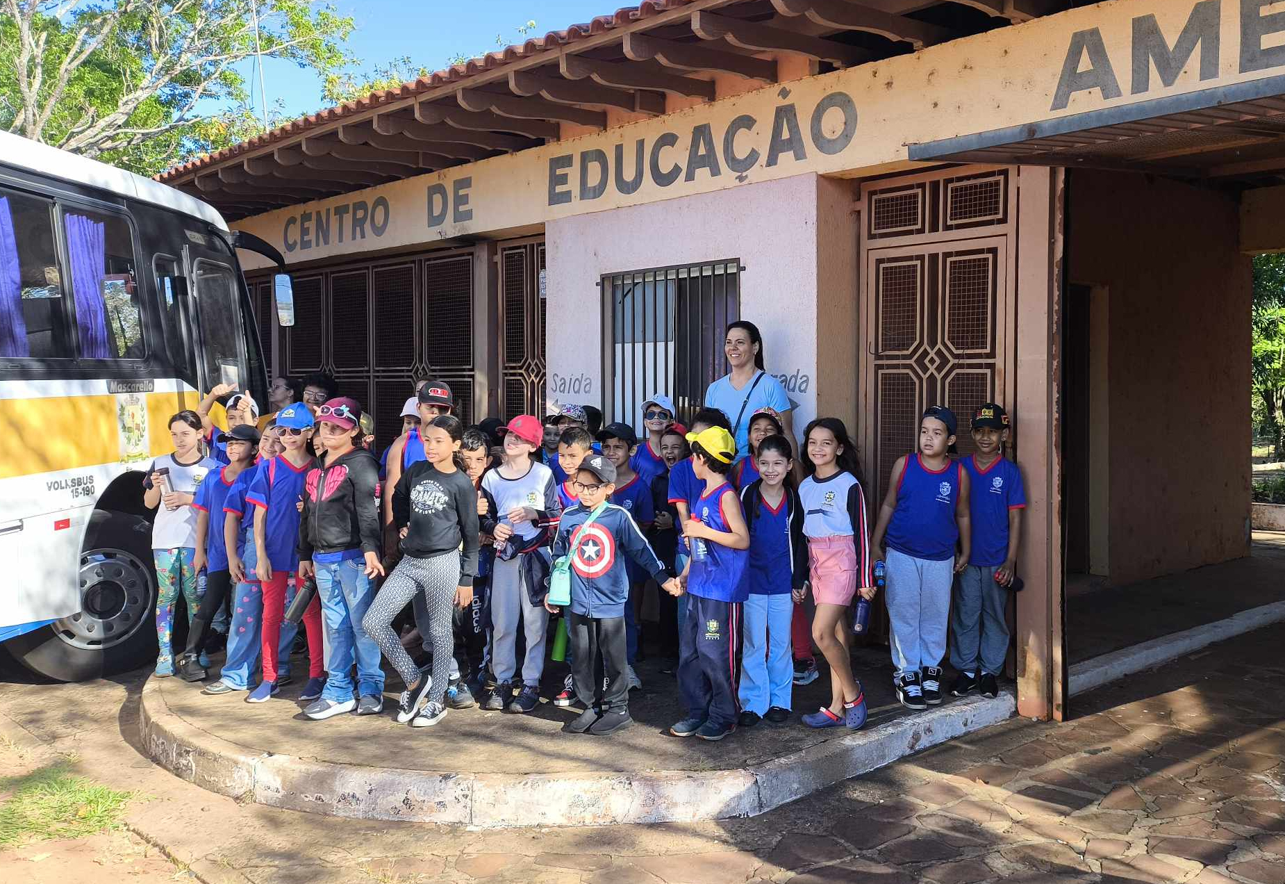 Mais de 500 crianças participam de ações ambientais em comemoração ao mês da árvore 