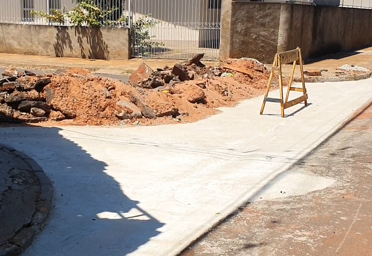 Prefeitura finaliza confecção de novo sarjetão nas imediações da Esapp