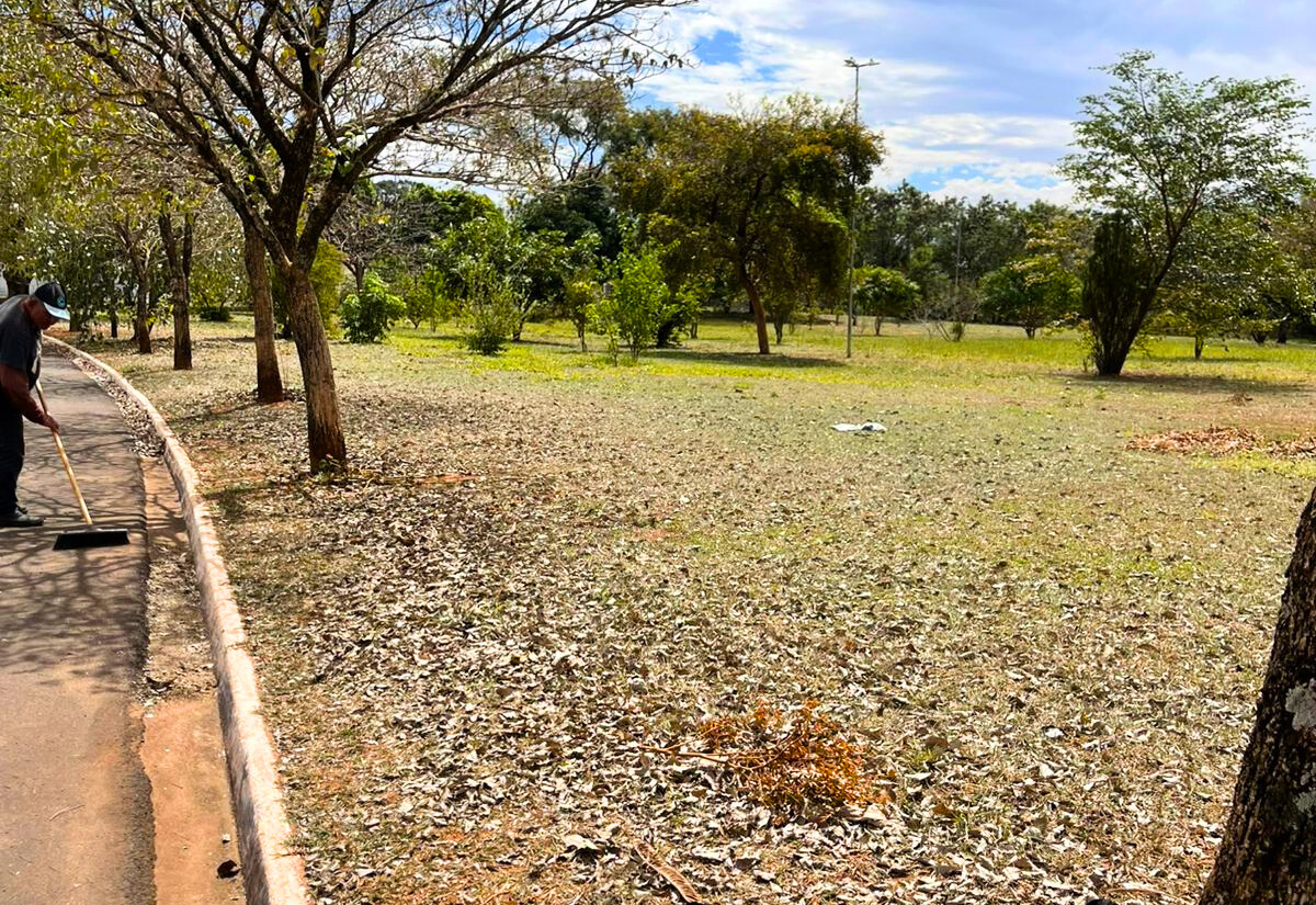 Manutenção revitaliza praça no Jardim Panambi e valoriza visual urbano