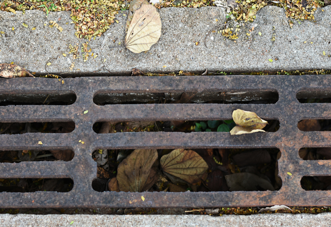 Prefeitura limpará bueiros e instalará dispositivos para evitar alagamentos