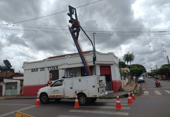 Prefeitura inicia reparos em semáforos danificados por ventos 