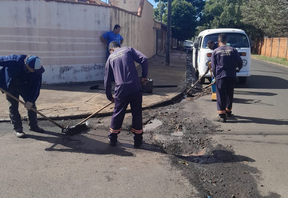 Tapa-buracos melhora vias no Jardim Murilo Macedo e reforça segurança no trânsito
