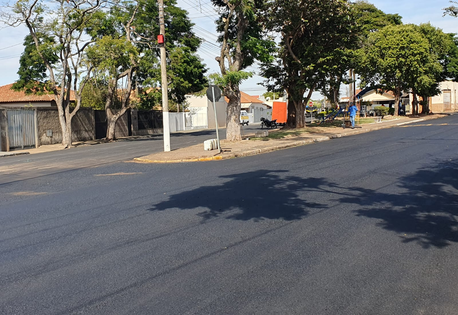 Revitalização asfáltica avança e chega ao bairro Vila Affini