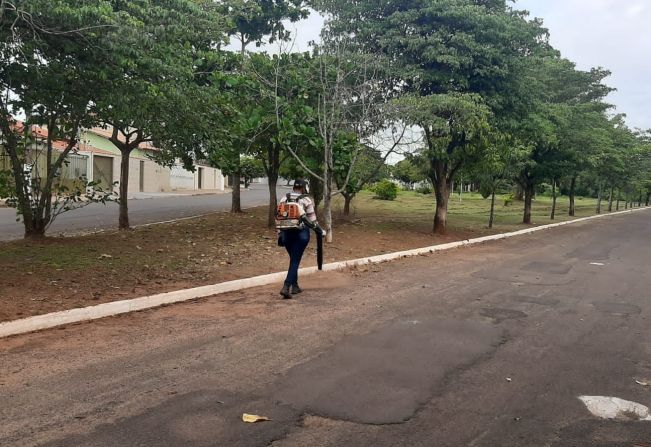 Departamento de Obras mantém limpeza diária de espaços 