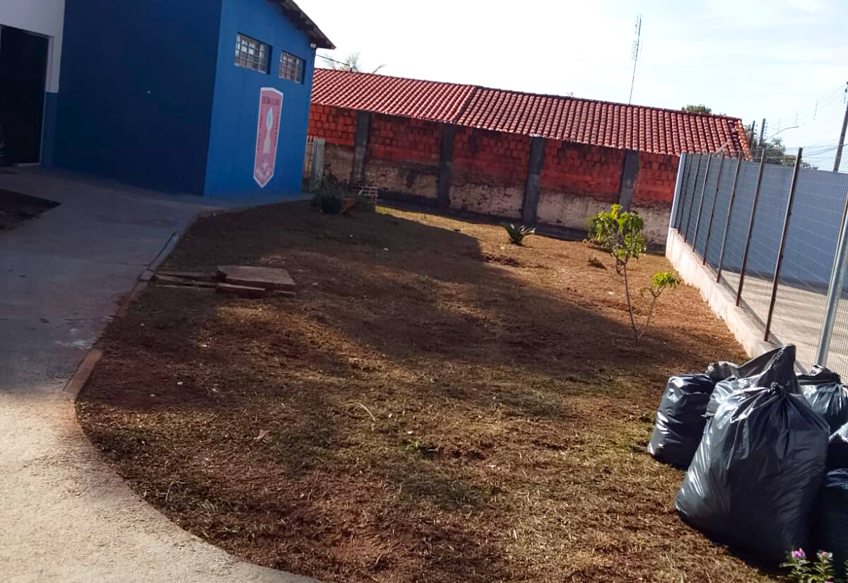Escolas da Barra Funda recebem limpeza e cuidados especiais nas áreas externas
