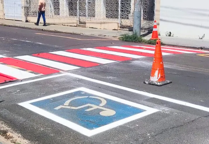 Nova sinalização melhora segurança para pedestres e ambulâncias no Pronto Atendimento da Santa Casa