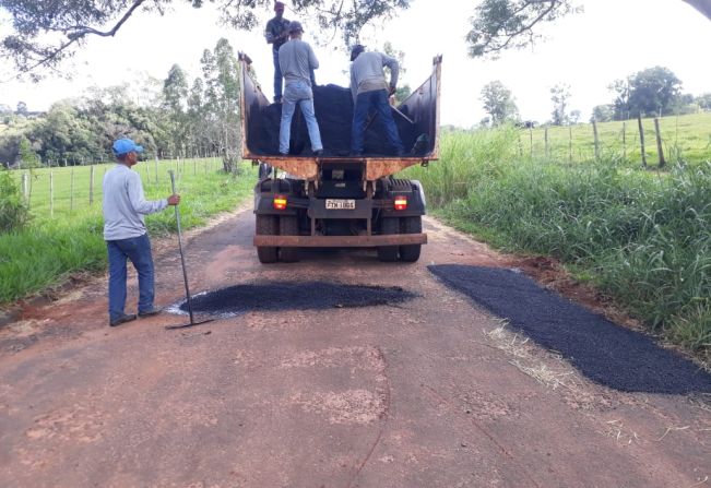 Prefeitura Municipal realiza operação tapa buracos