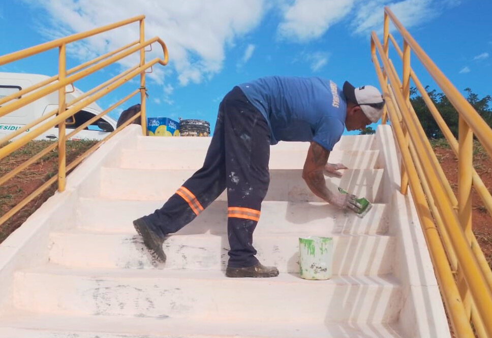 Manutenção chega as escadarias do Centro de Convergência