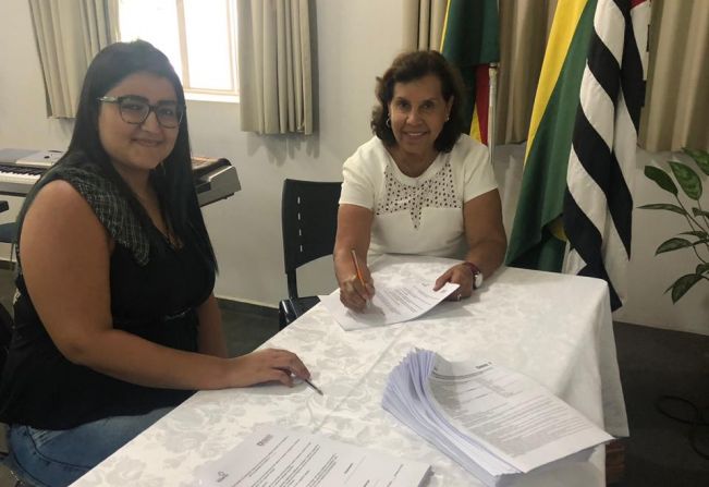 Prefeita Almira Garms recebe universitários do Programa Estagiários