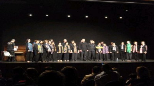 “A Garota da Capa Vermelha” é a nova exibição do Cine Teatro de Paraguaçu Paulista 