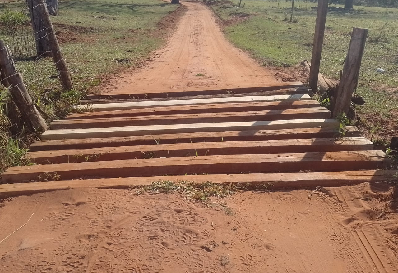 Prefeitura realiza melhorias em mata-burros no bairro Brumado