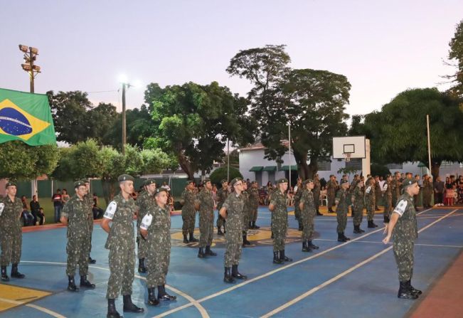 Formatura de encerramento no Tiro de Guerra