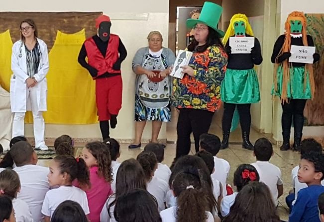 Na luta contra o tabagismo, UBS Barra Funda VII apresenta peça de teatro na EMEF Sidney Salomão