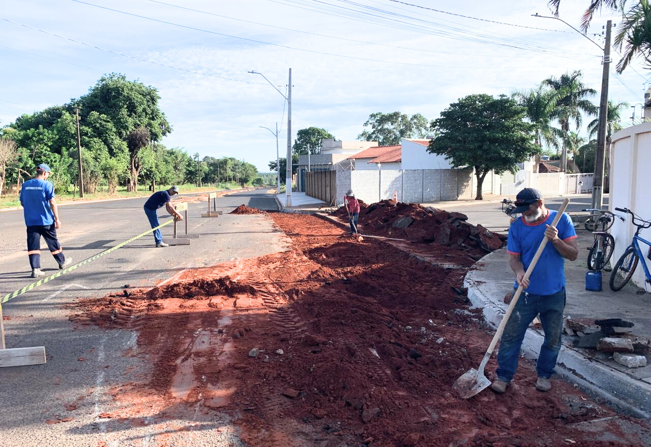 Novos sarjetões para escoamento de água são confeccionados na Galdino e Conselheiro Rodrigues Alves 