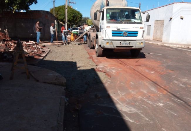 Mais dois sarjetões são construídos para melhorar a vazão de águas