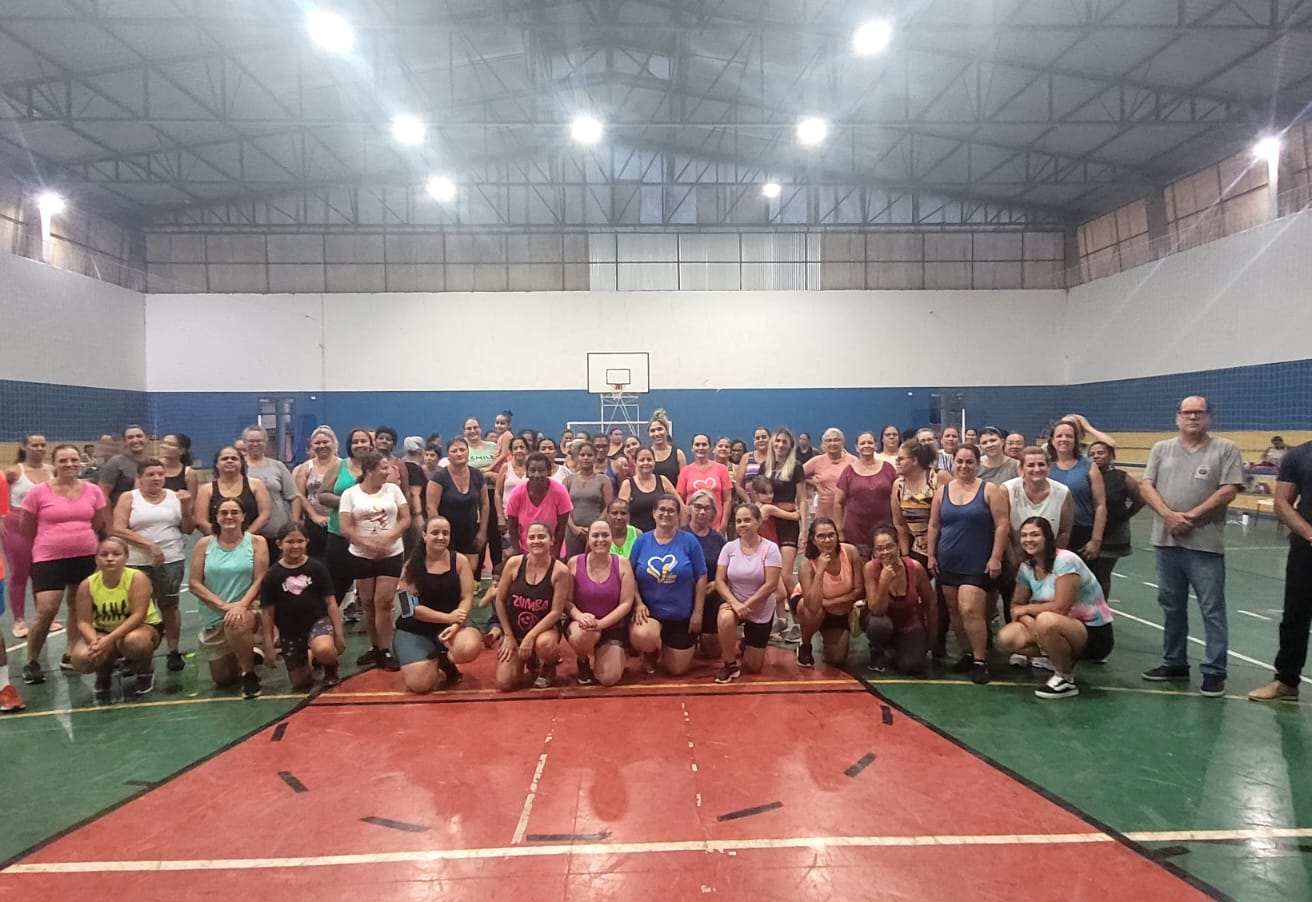 Sucesso: Comunidade lota o Ginásio Caramuru no primeiro dia de aula de zumba 