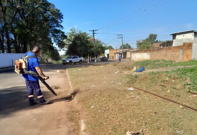 Departamento de Obras realiza diariamente a zeladoria urbana em Paraguaçu Paulista