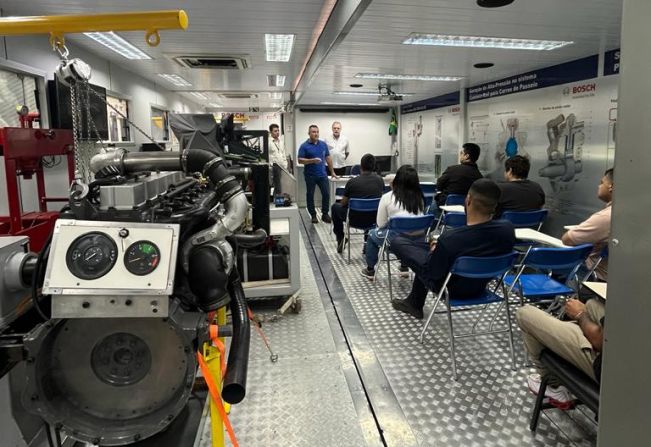 Tem início o primeiro curso na Carreta do Senai estacionada defronte ao Paço Municipal de Paraguaçu Paulista