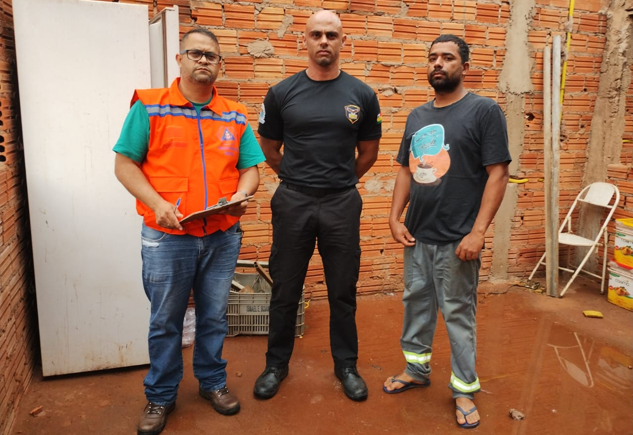 Defesa Civil realiza vistoria para entrega de telhas às famílias atingidas pelo temporal em Paraguaçu