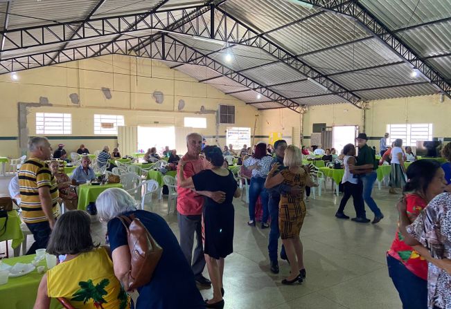CCI de Paraguaçu recebe visita de grupo de idosos de Tarumã