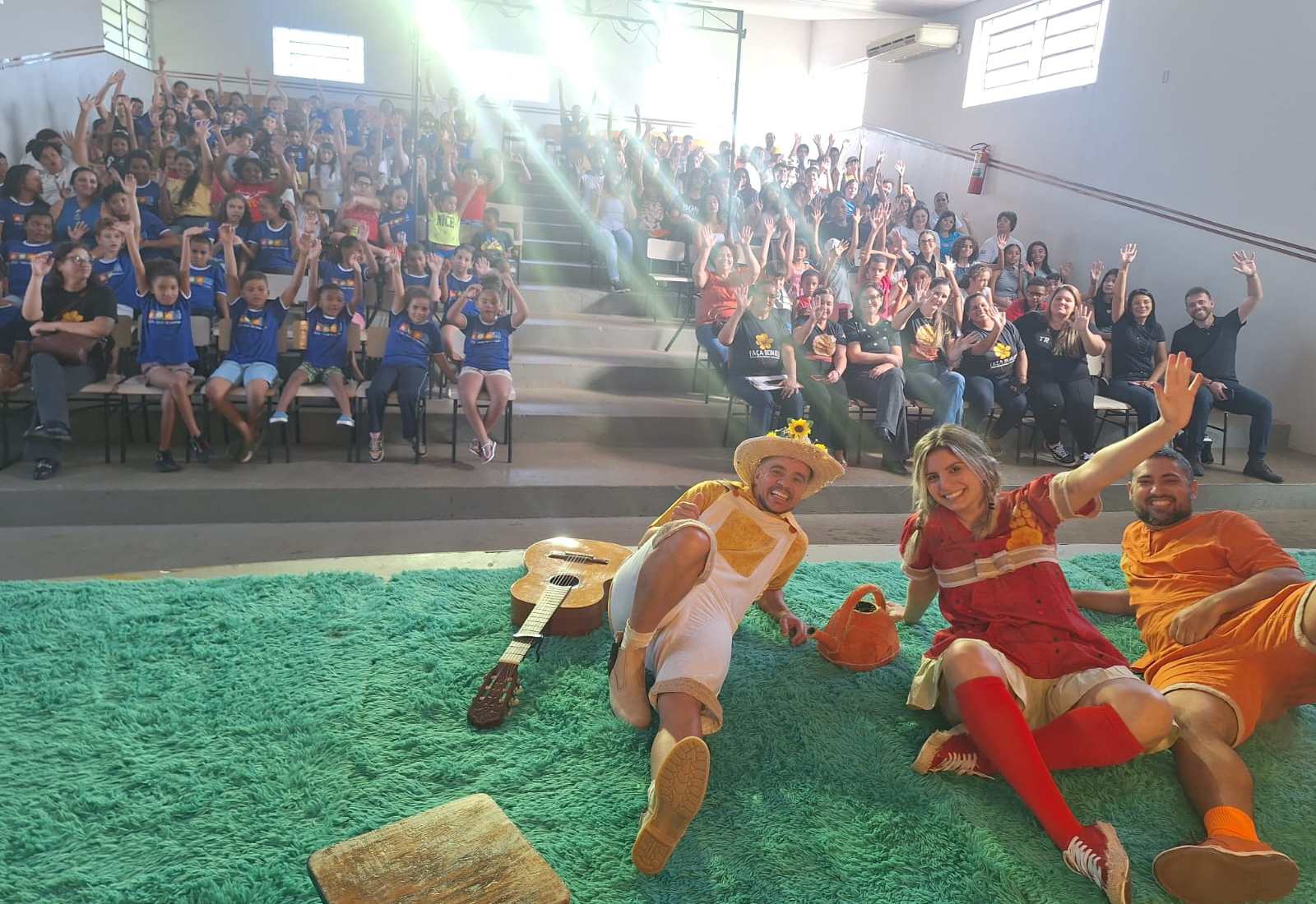 Maio Laranja: Teatro educativo mobiliza 200 jovens em ação contra a violência infantil em Paraguaçu Paulista