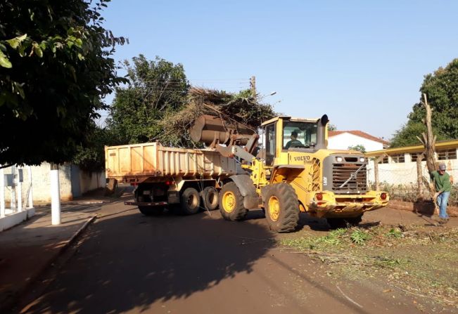 Obras recolhe entulhos na Roseta