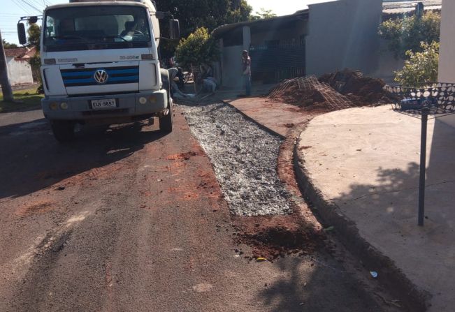 Prefeitura entrega obra de sarjetão na rua Aníbal Marques x Rua Patrocínio Castro