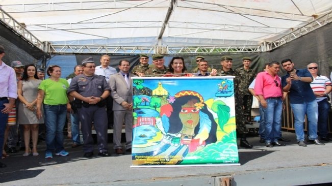 Mesmo sob forte calor, 12 de Março é comemorado com presença maciça da população