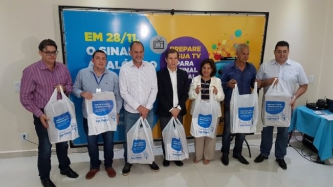 Prefeita Almira assina termo de cooperação para processo de implantação de TV digital