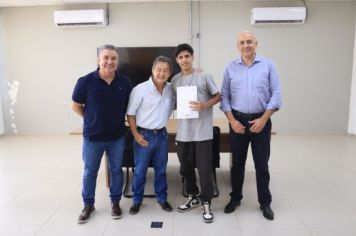 Foto - Prefeitura Municipal entrega certificados a concluintes de cursos realizados em parceria com o Senai